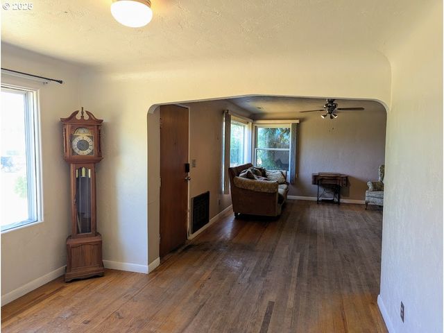 1891 LINNELL Ave, Roseburg, OR 97471
