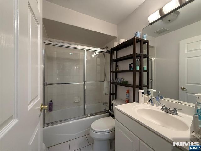 54 Henry Avenue 1, Palisades Park, NJ 07650