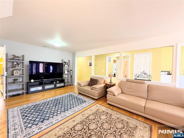 54 Henry Avenue 1, Palisades Park, NJ 07650