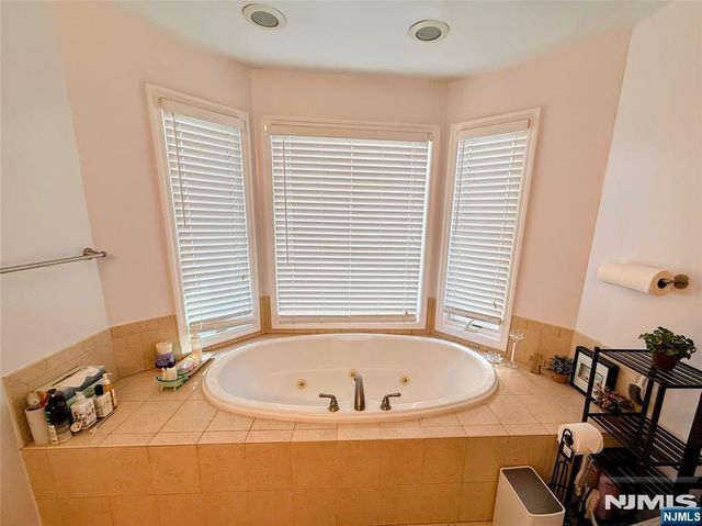 54 Henry Avenue 1, Palisades Park, NJ 07650