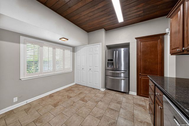 3102 Eisenhauer Rd Apt D28, San Antonio, TX 78209