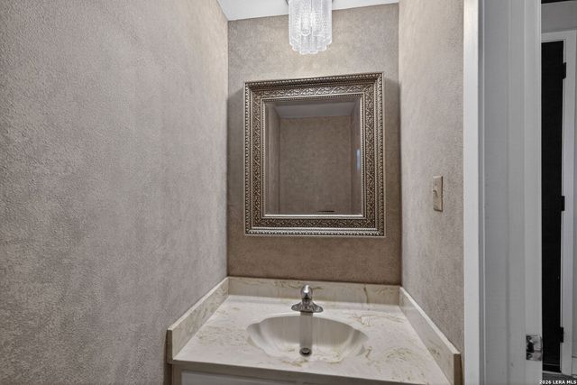 3102 Eisenhauer Rd Apt D28, San Antonio, TX 78209