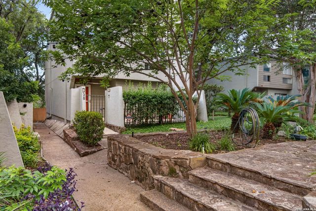 3102 Eisenhauer Rd Apt D28, San Antonio, TX 78209