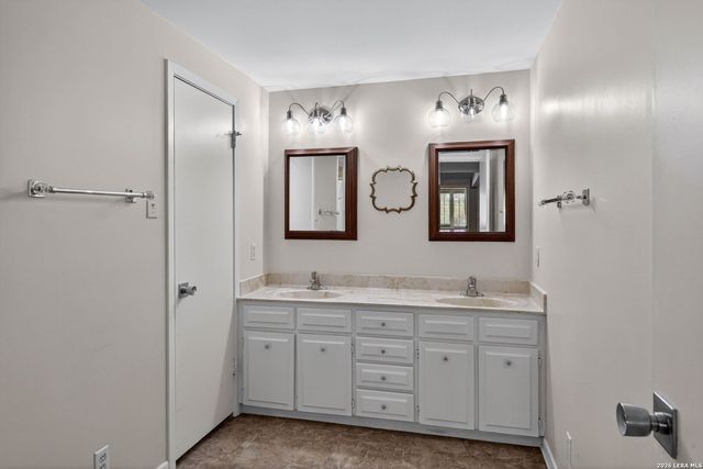 3102 Eisenhauer Rd Apt D28, San Antonio, TX 78209
