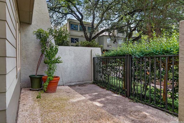 3102 Eisenhauer Rd Apt D28, San Antonio, TX 78209