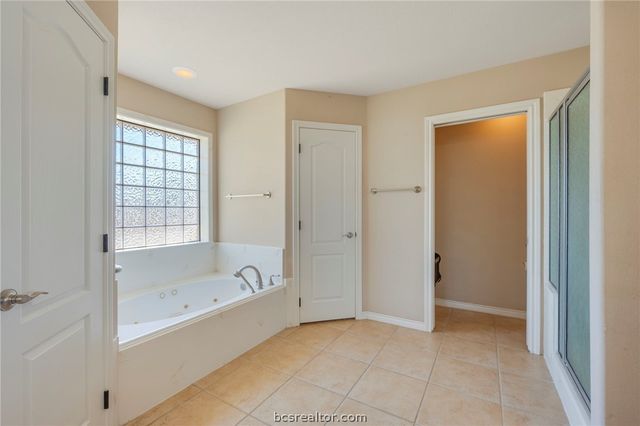 5729 Easterling Drive, Bryan, TX 77808