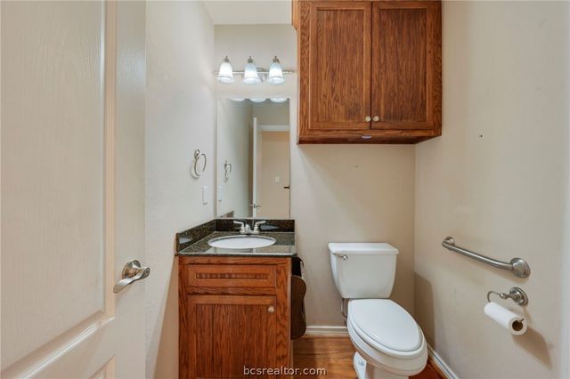 5729 Easterling Drive, Bryan, TX 77808