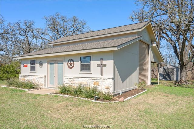 5729 Easterling Drive, Bryan, TX 77808