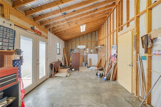 5729 Easterling Drive, Bryan, TX 77808