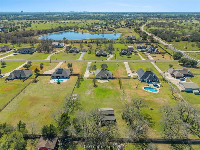 5729 Easterling Drive, Bryan, TX 77808