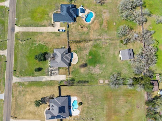 5729 Easterling Drive, Bryan, TX 77808