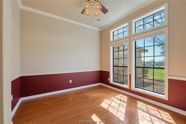 5729 Easterling Drive, Bryan, TX 77808