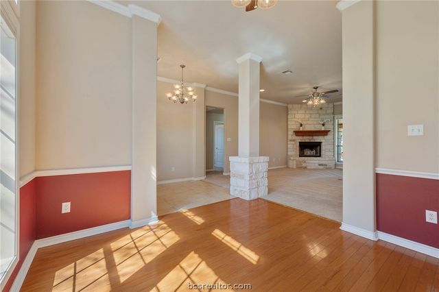 5729 Easterling Drive, Bryan, TX 77808