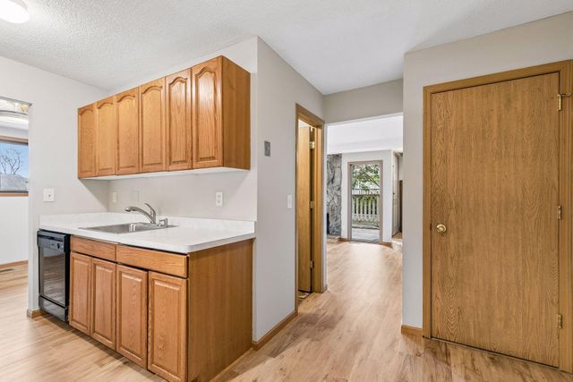 1318 Landmark Trail N, Hopkins, MN 55343