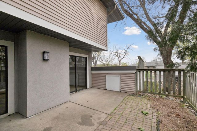 1318 Landmark Trail N, Hopkins, MN 55343