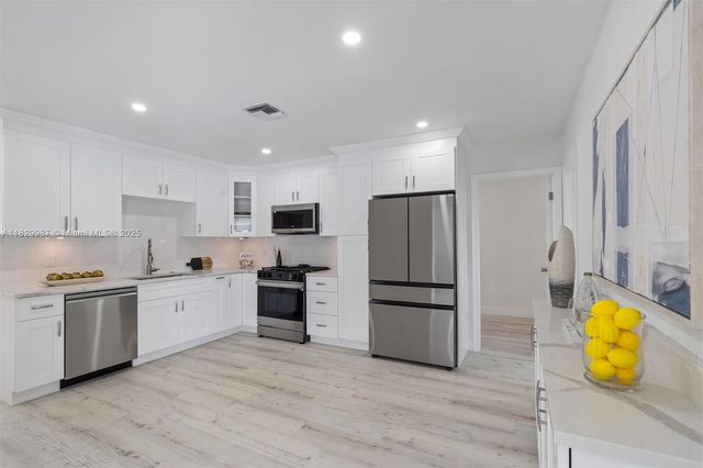 321 SE 4th St, Pompano Beach, FL 33060