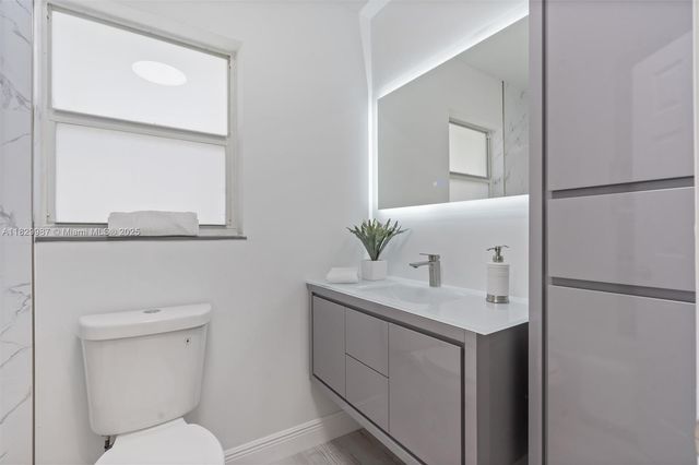 321 SE 4th St, Pompano Beach, FL 33060