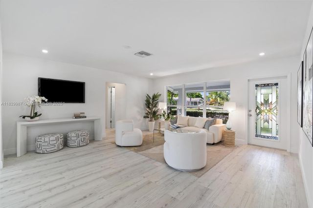321 SE 4th St, Pompano Beach, FL 33060