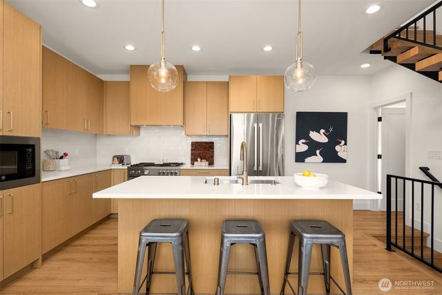 3240 32nd Avenue W, Seattle, WA 98199