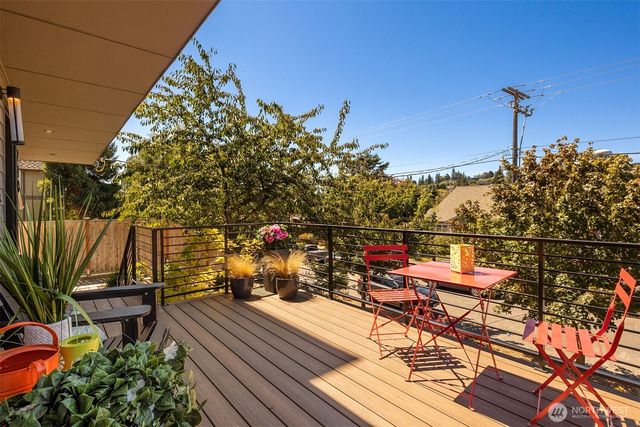 3240 32nd Avenue W, Seattle, WA 98199