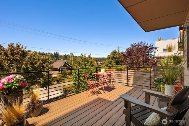 3240 32nd Avenue W, Seattle, WA 98199