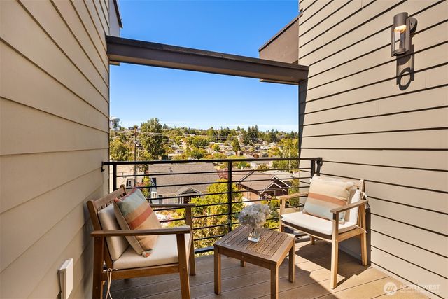 3240 32nd Avenue W, Seattle, WA 98199