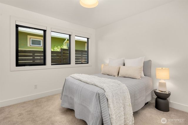 3240 32nd Avenue W, Seattle, WA 98199
