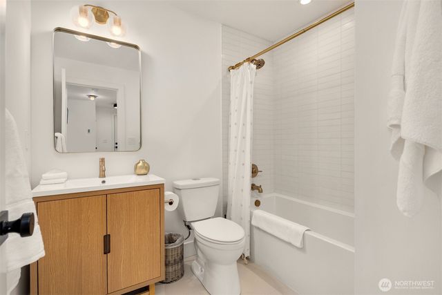 3240 32nd Avenue W, Seattle, WA 98199