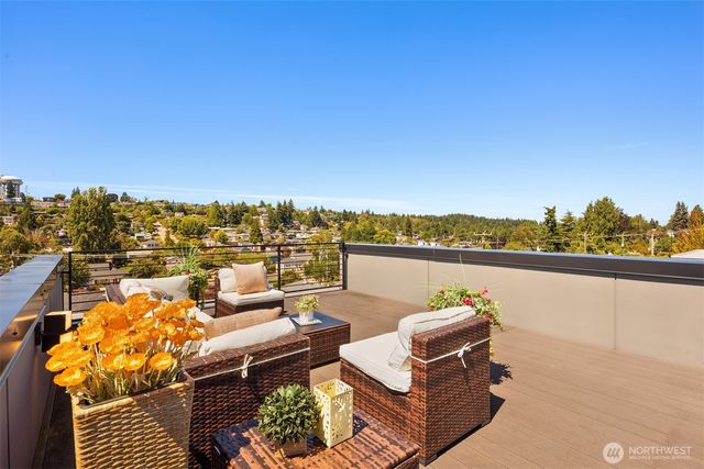 3240 32nd Avenue W, Seattle, WA 98199