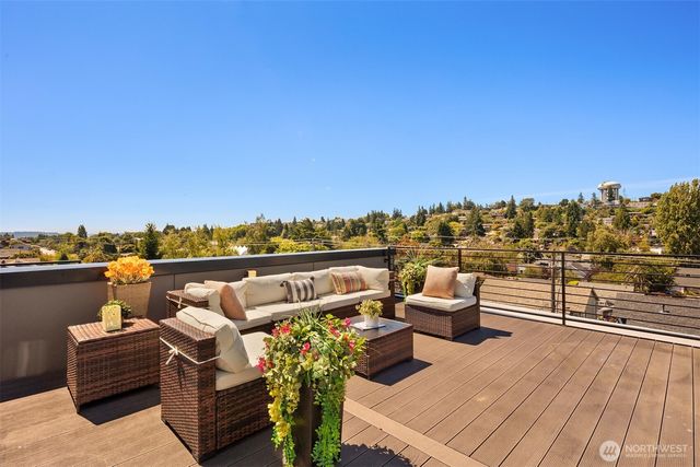 3240 32nd Avenue W, Seattle, WA 98199