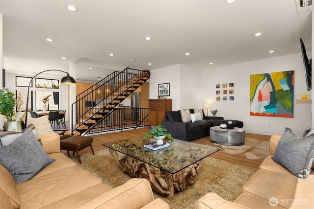 3240 32nd Avenue W, Seattle, WA 98199