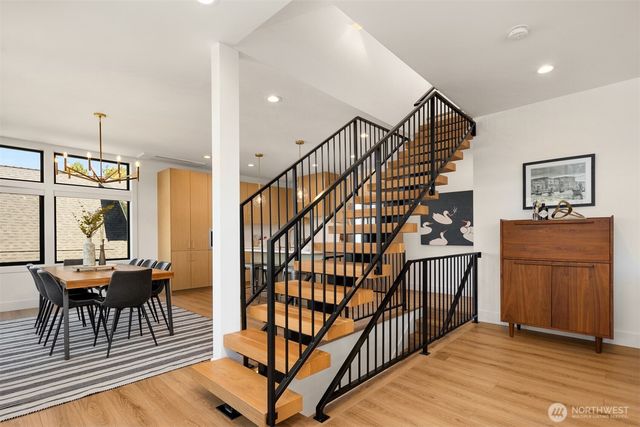 3240 32nd Avenue W, Seattle, WA 98199
