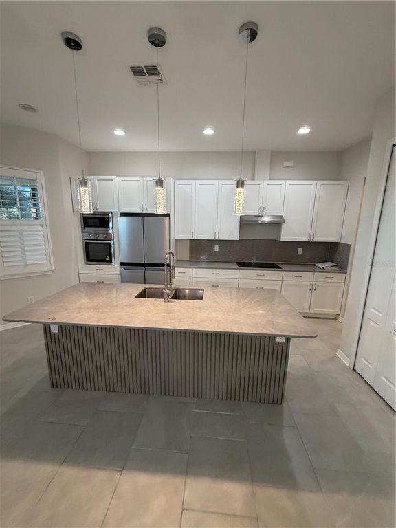 Image 10 of property listing at 13183 WOODFORD STREET, Orlando, FL 32832