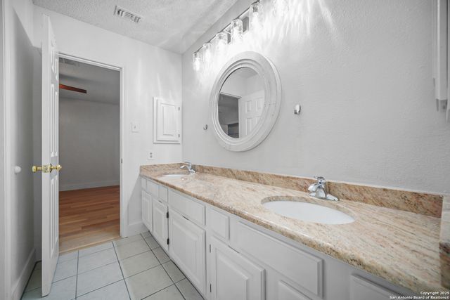27010 TRILL HILL, San Antonio, TX 78260