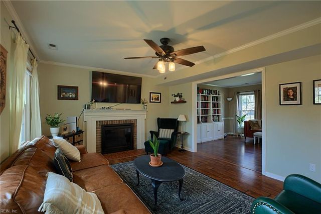 312 Sharon DR, Seaford, VA 23696