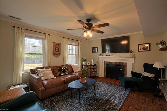 312 Sharon DR, Seaford, VA 23696