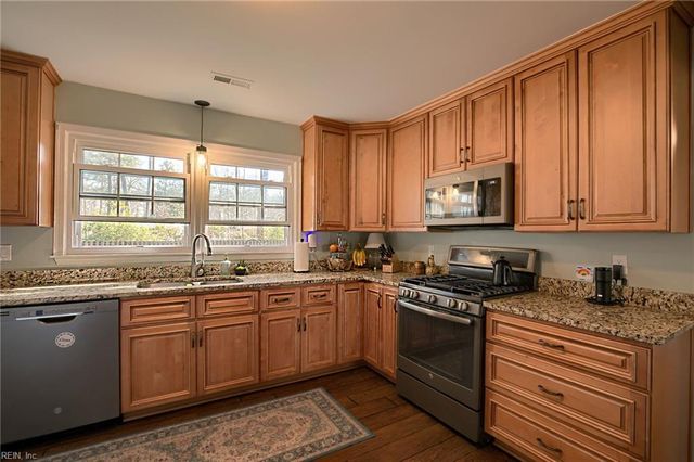 312 Sharon DR, Seaford, VA 23696