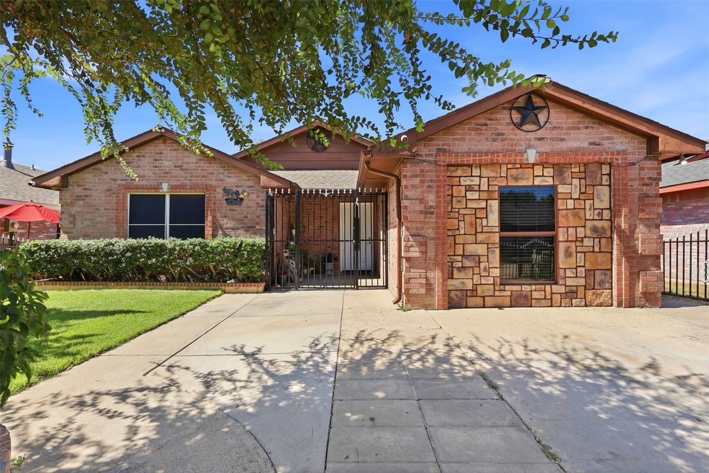 4704 Lizzy Drive, Dallas, TX 75211 — exterior
