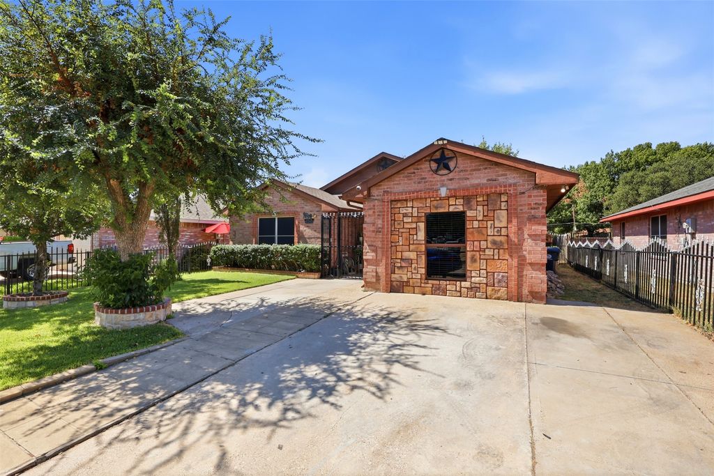 4704 Lizzy Drive, Dallas, TX 75211 — photo 2