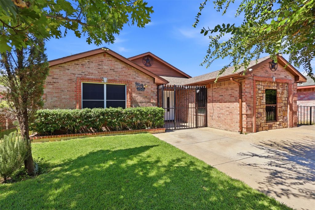4704 Lizzy Drive, Dallas, TX 75211 — photo 3