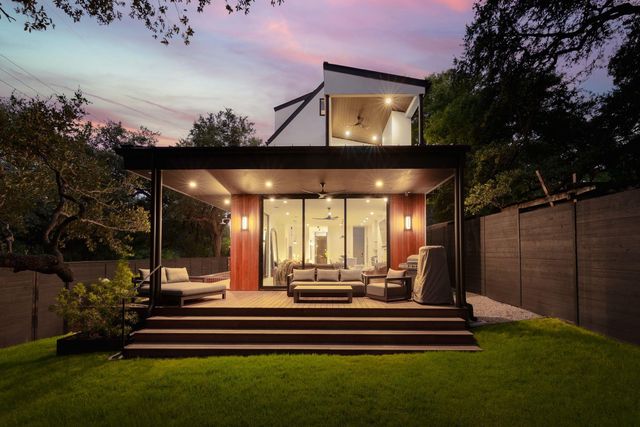 800 W James ST, Austin, TX 78704
