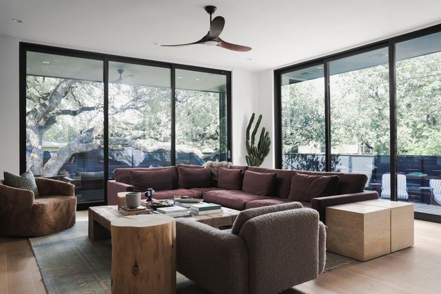 800 W James ST, Austin, TX 78704