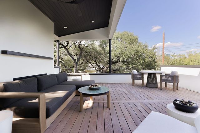 800 W James ST, Austin, TX 78704