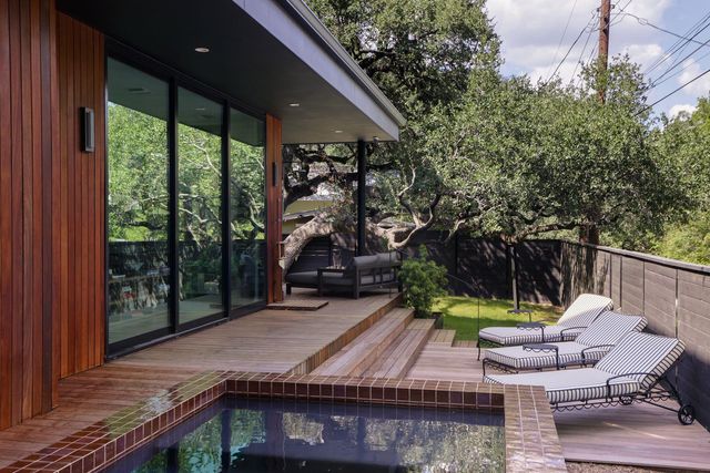 800 W James ST, Austin, TX 78704