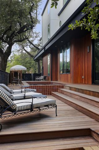 800 W James ST, Austin, TX 78704
