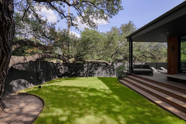 800 W James ST, Austin, TX 78704