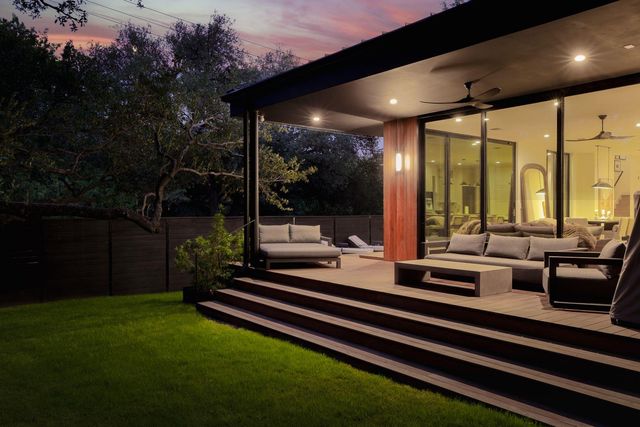 800 W James ST, Austin, TX 78704