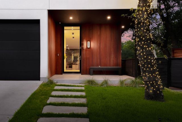 800 W James ST, Austin, TX 78704