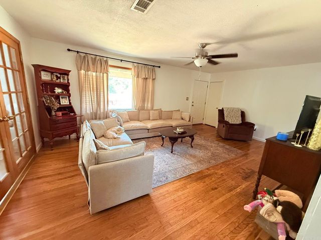 1005 W Taylor Street, Clarksville, AR 72830