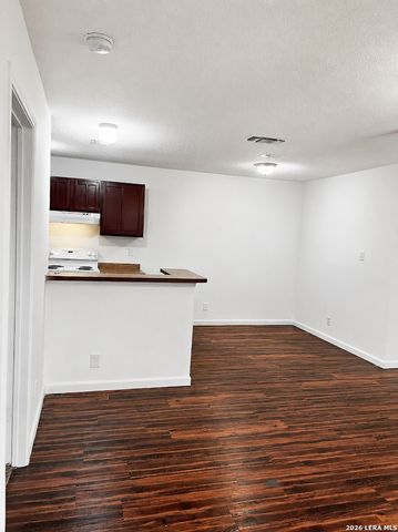 8922 EMERALD SPG, San Antonio, TX 78250